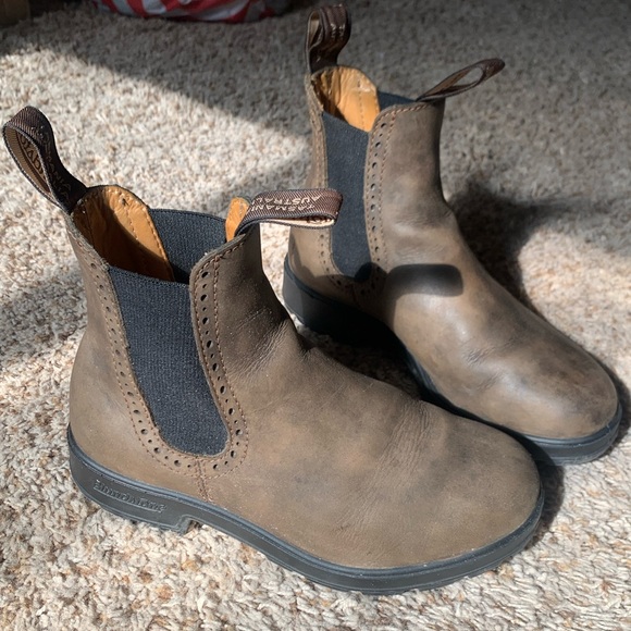 Blundstone Shoes - WOMEN'S ORIGINALS
HIGH TOP BOOTS - RUSTIC BROWN